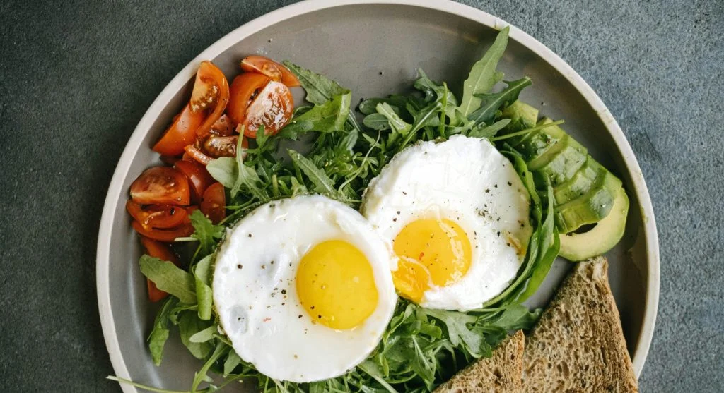 A balanced lunch plate with various food groups