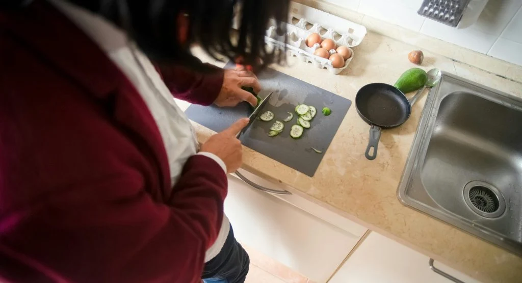 Smart cooking habits with evenly cut one-pan meal ingredients ready to roast
