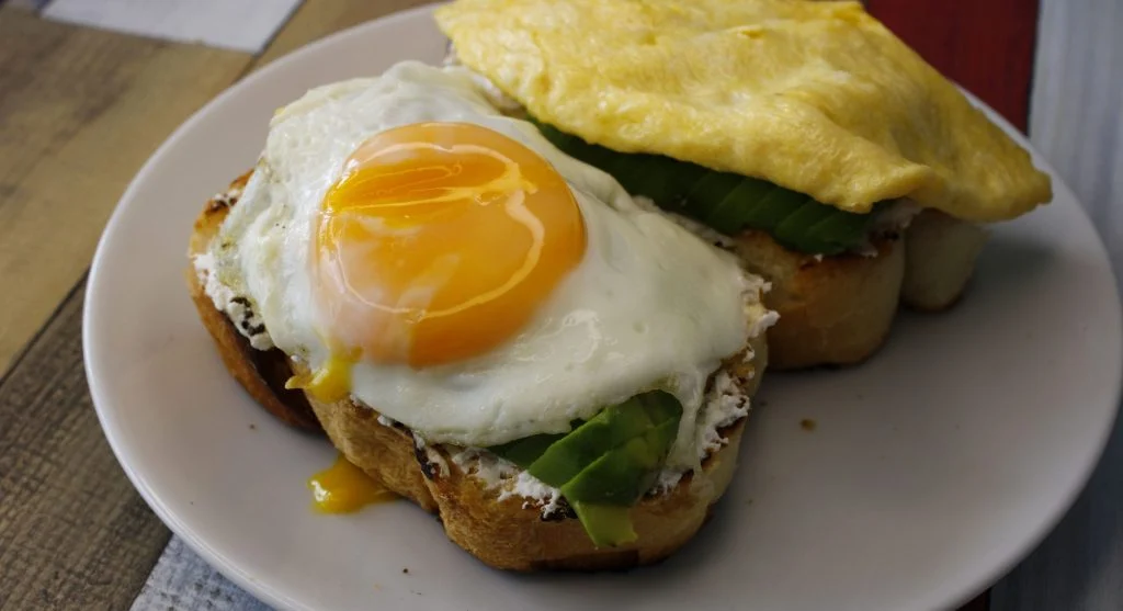 One filling food like eggs can turn a simple lunch plate into a steadier meal