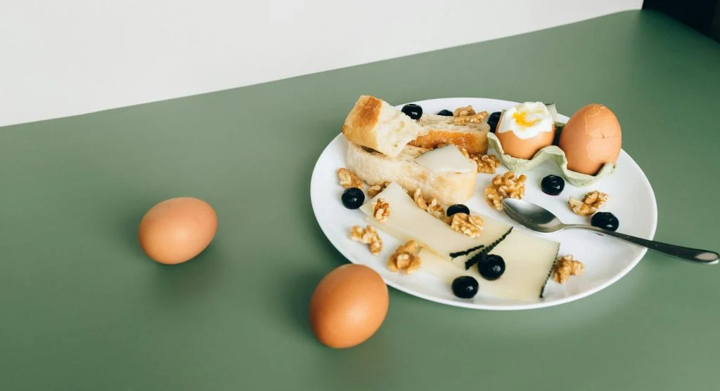 boiled eggs with whole grain crackers