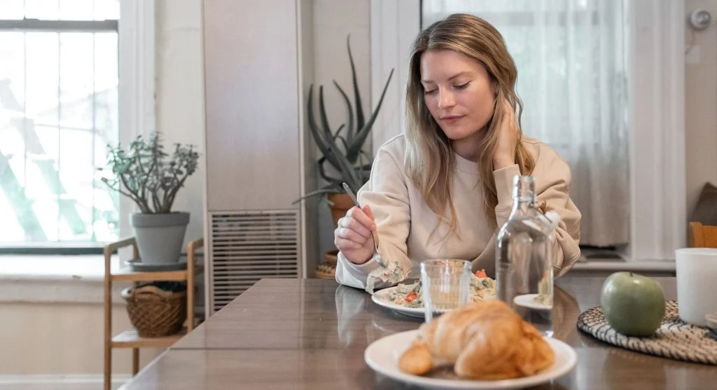 A planned evening snack can feel different from reactive eating when dinner already supported the night well