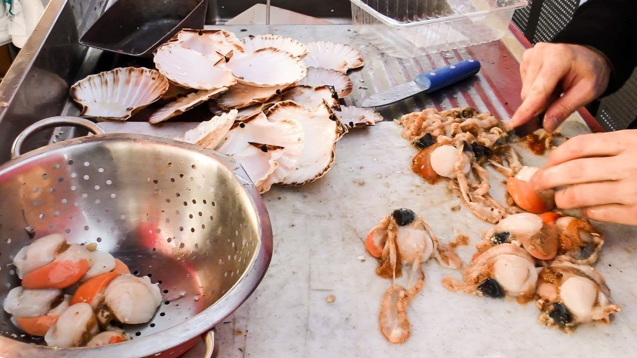 seafood-cleaning-skills-at-fresh-fish-market-street-food-in-nice